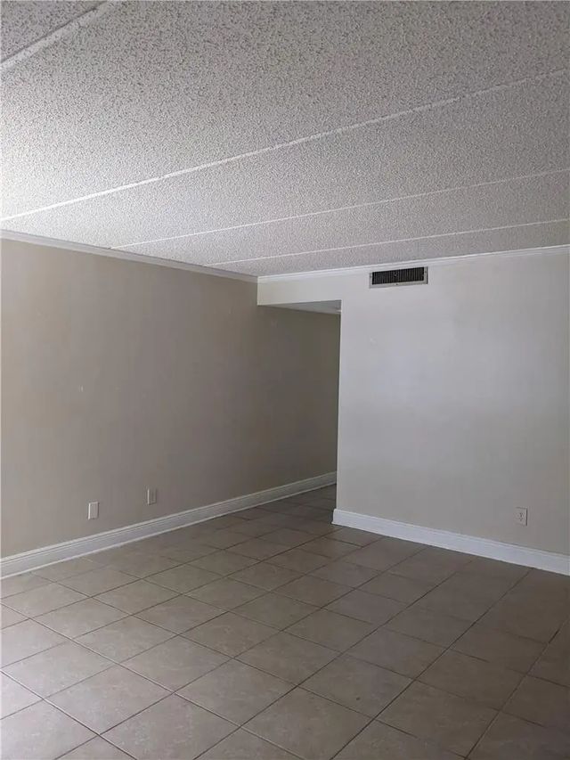 3 of 8 - 401 Meadows Circle, Boynton Beach, FL