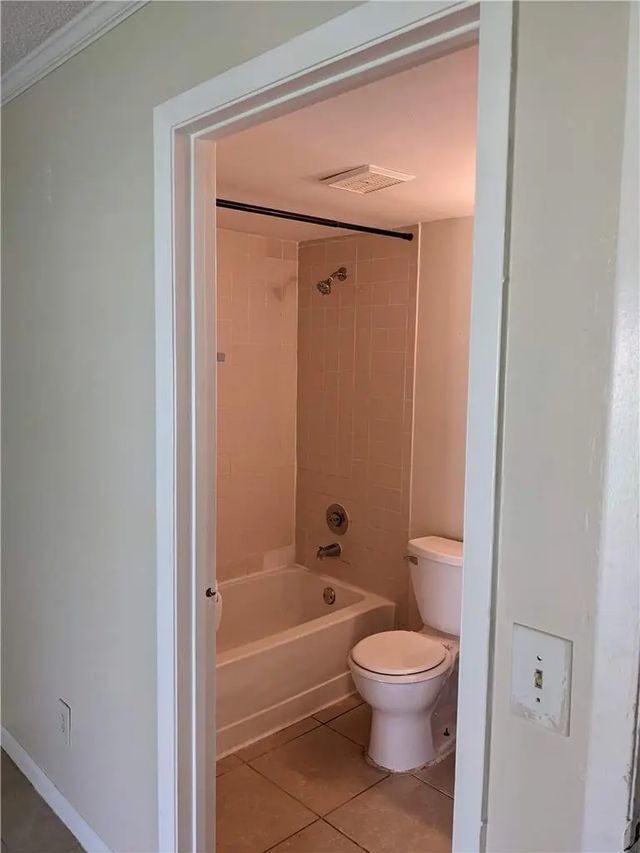 5 of 8 - 401 Meadows Circle, Boynton Beach, FL