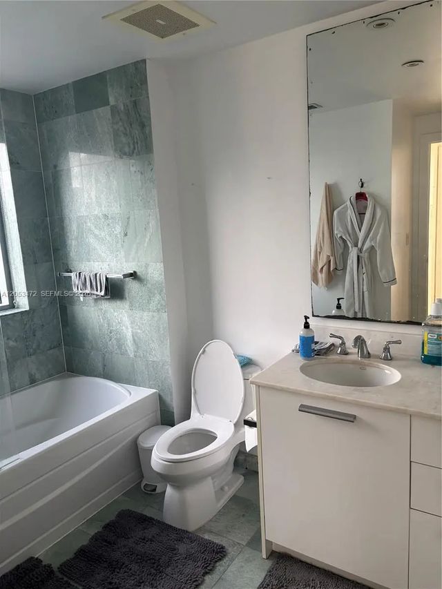 4 of 12 - 1050 Brickell Avenue #2910, Miami, FL