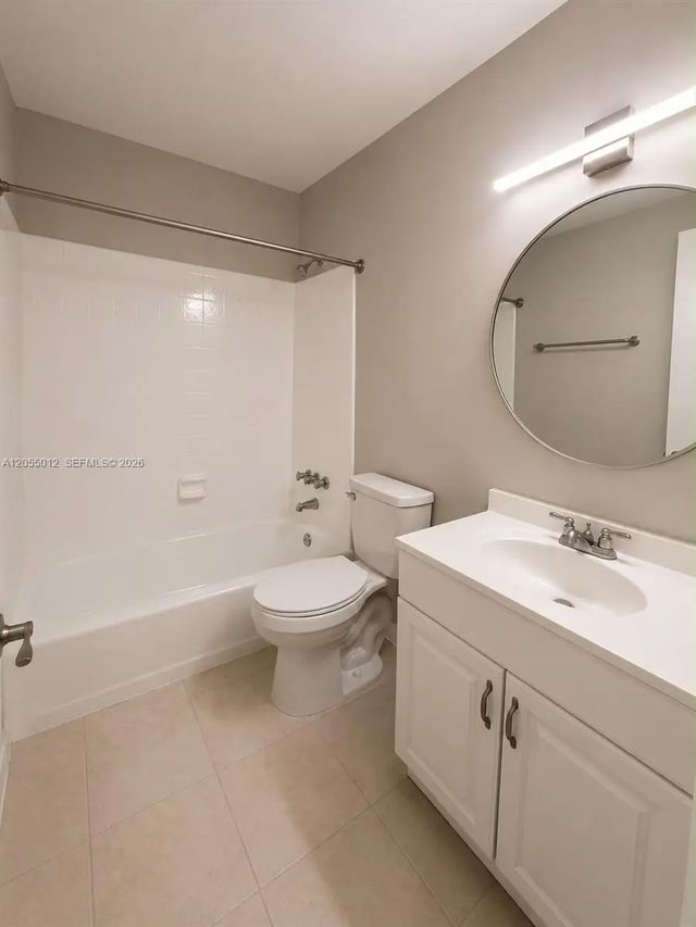 5 of 7 - 3930 Crystal Lake Drive #208, Deerfield Beach, FL