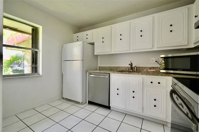 4 of 19 - 10447 Sw 108th Avenue #270, Miami, FL
