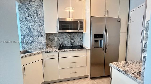 2 of 31 - 2899 Collins Avenue #724, Miami Beach, FL