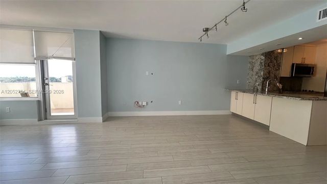 4 of 31 - 2899 Collins Avenue #724, Miami Beach, FL