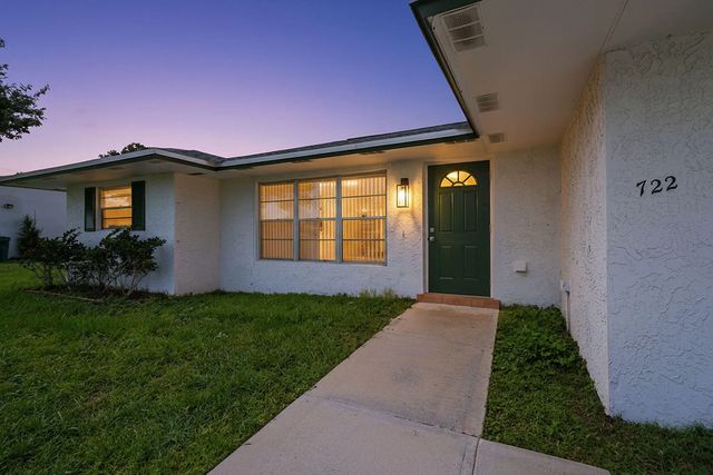3 of 98 - 722 Se Arton Lane, Port St. Lucie, FL