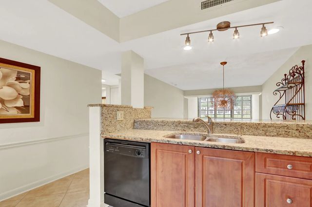 3 of 37 - 3636 Whitehall Drive #105, West Palm Beach, FL
