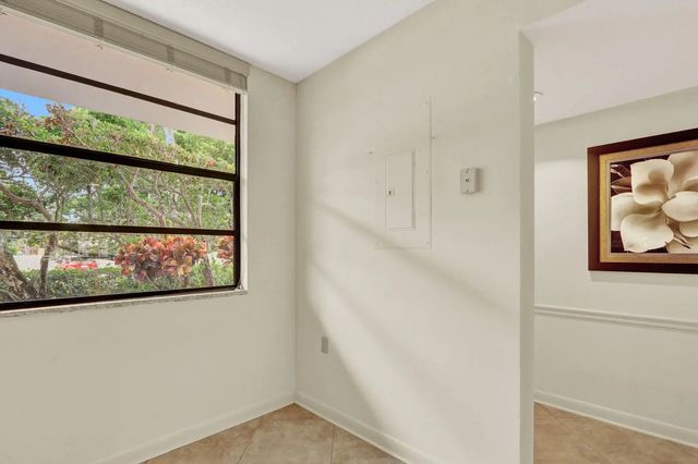 4 of 37 - 3636 Whitehall Drive #105, West Palm Beach, FL
