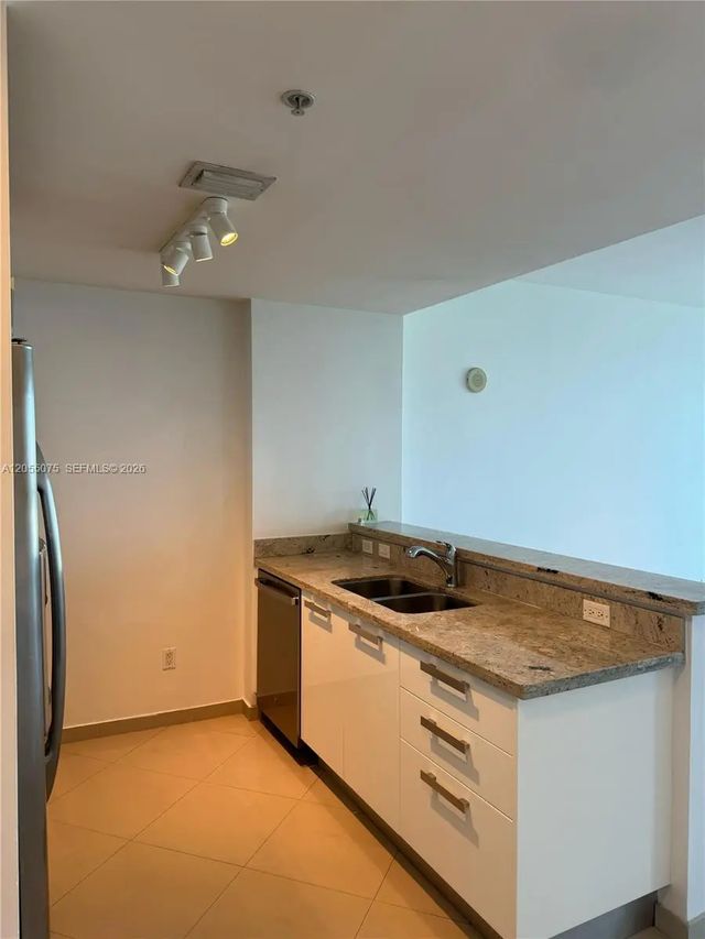 5 of 25 - 601 Ne 36th Street #1205, Miami, FL