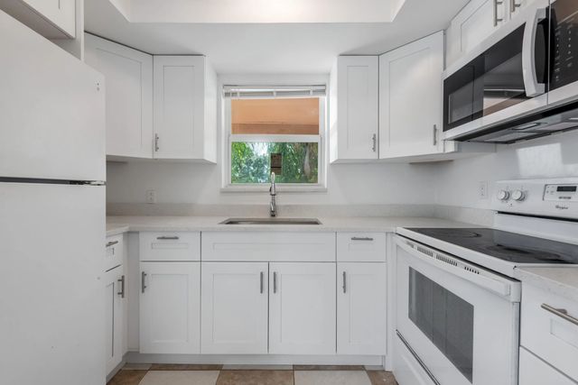 2 of 18 - 925 S Pine Street, Lake Worth, FL