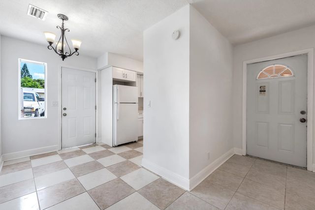 5 of 18 - 925 S Pine Street, Lake Worth, FL