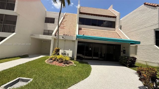 303 Racquet Club Road #206, Weston