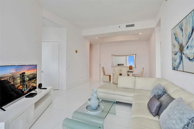 5 of 35 - 16001 Collins Avenue #4305, Sunny Isles Beach, FL