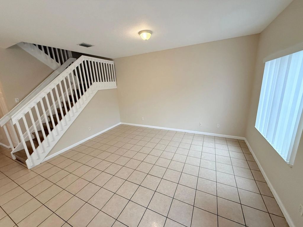 905 N Santa Catalina Circle #905, North Lauderdale