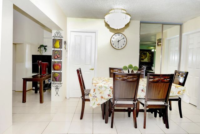 5 of 20 - 3335 10th Avenue N, Palm Springs, FL
