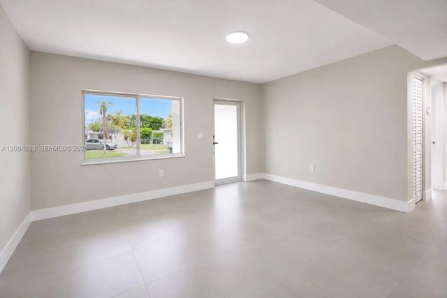 4 of 30 - 6410 Sw 17th Street, West Miami, FL