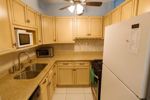 4 of 10 - 901 Sw 11th Avenue #4h, Hallandale Beach, FL