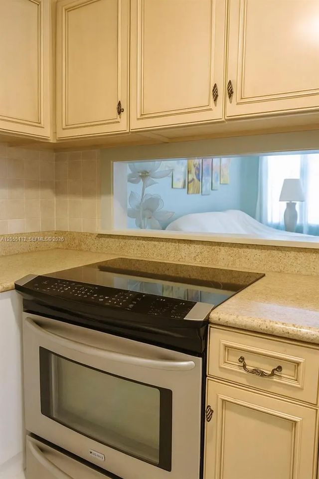 5 of 10 - 901 Sw 11th Avenue #4h, Hallandale Beach, FL