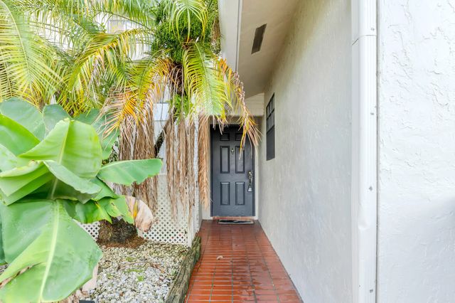 5 of 38 - 10723 Nw 11th Street #10723, Pembroke Pines, FL