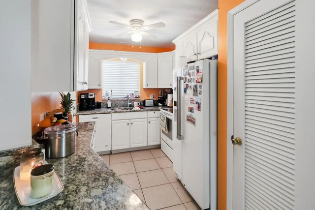 3 of 25 - 11 Garden Street #206t, Tequesta, FL