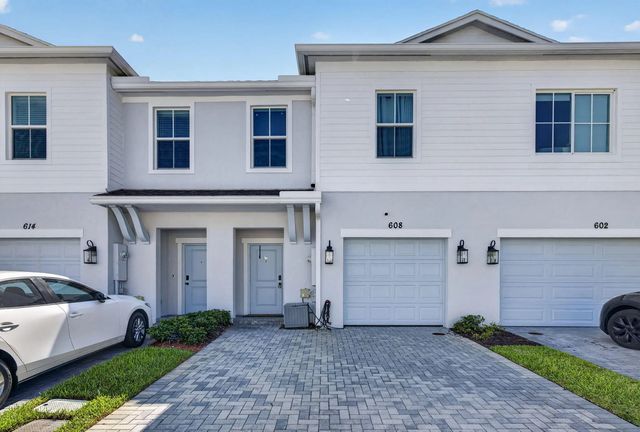 608 Ne Waters Edge Lane, Port St. Lucie
