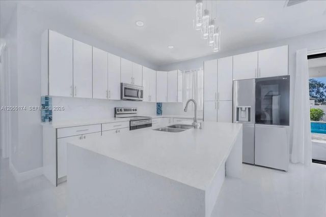1114 Ne 7th, 