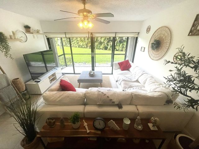 2500 Presidential Way #106, West Palm Beach