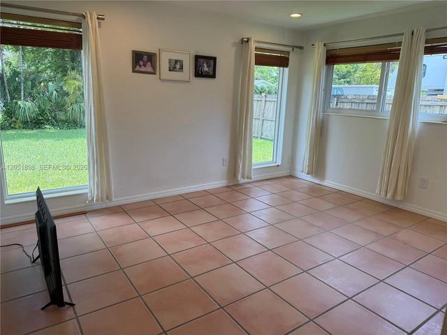 2 of 33 - 10601 Sw 96th Street, Miami, FL