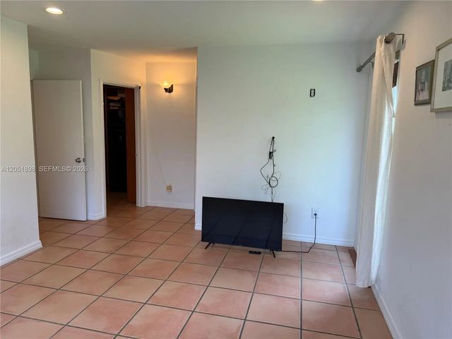 3 of 33 - 10601 Sw 96th Street, Miami, FL