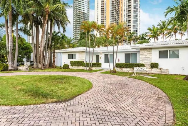 4 of 10 - 18815 Atlantic Boulevard, Sunny Isles Beach, FL