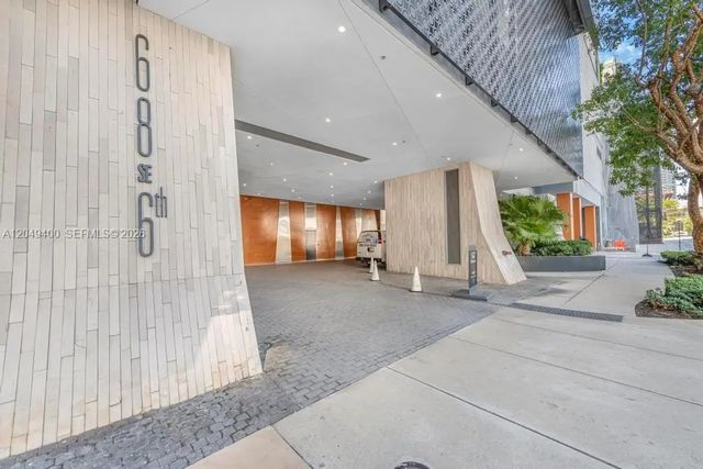 2 of 31 - 68 Se 6th Street #1710, Miami, FL