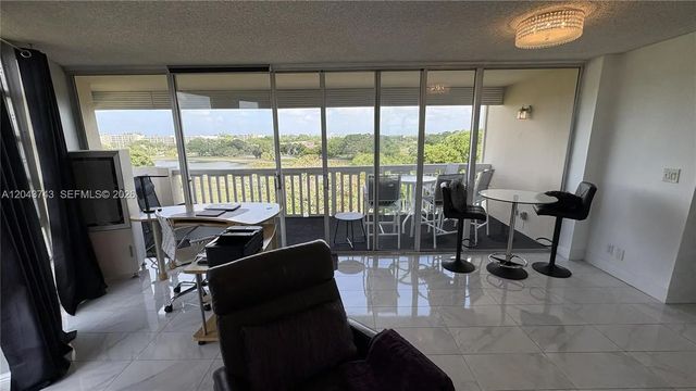 5 of 30 - 6901 Environ Boulevard #6c, Lauderhill, FL