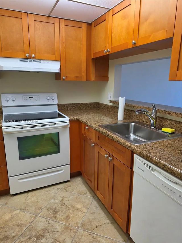 5 of 14 - 9311 Orange Grove Drive #408, Davie, FL