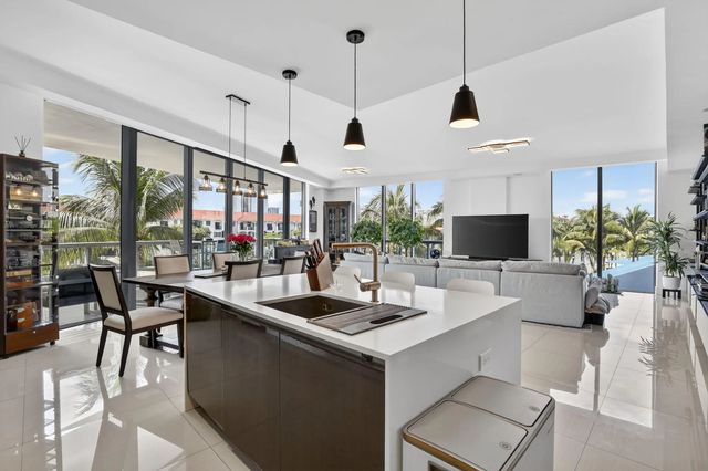 3250 Ne 188th Street #201, Aventura