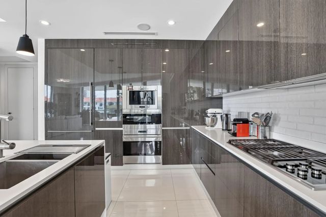 4 of 72 - 3250 Ne 188th Street #201, Aventura, FL