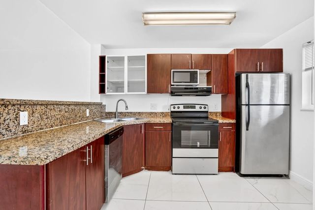 4 of 43 - 840 Pine Drive #104, Pompano Beach, FL