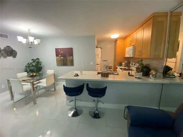 3 of 10 - 2570 W 67th Place #12-2, Hialeah, FL