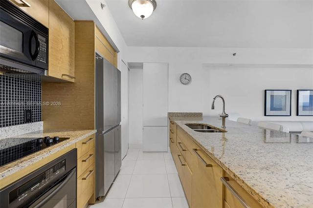 4 of 21 - 1830 S Ocean Drive #2609, Hallandale Beach, FL