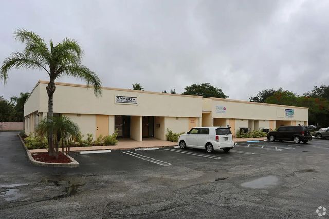 6383 10th Avenue N, Greenacres