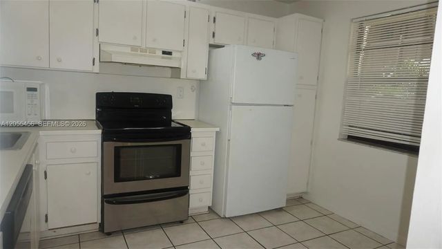 5 of 42 - 1100 Colony Point Circle #206, Pembroke Pines, FL
