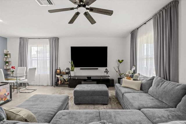 2 of 36 - 837 Sw California Boulevard, Port St. Lucie, FL