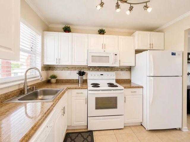 2651 Sunrise Lakes Drive E #310, Sunrise