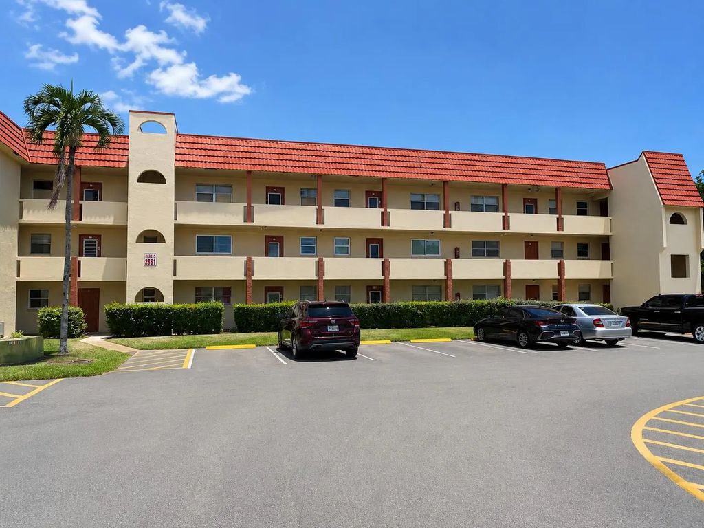 2651 Sunrise Lakes Drive E #310, Sunrise