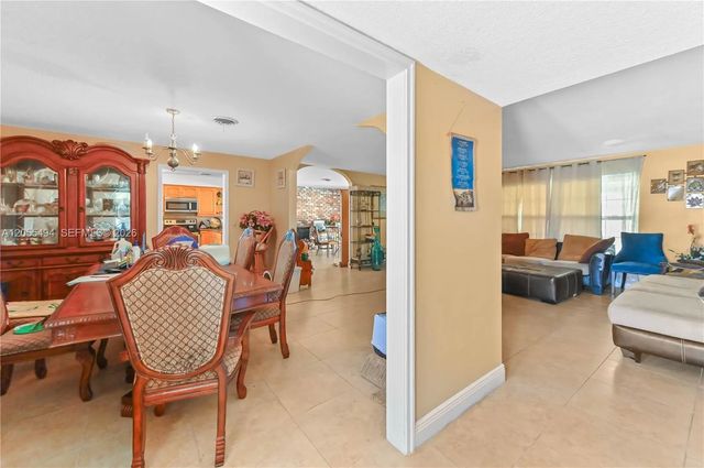 4 of 27 - 315 Sw 12th Avenue, Boynton Beach, FL