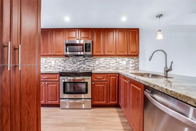 4 of 29 - 7050 Sw 42nd Court, Davie, FL