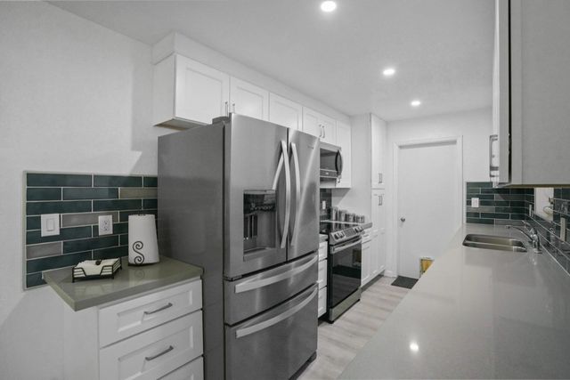 2 of 32 - 2270 Sw 30th Terrace, Fort Lauderdale, FL