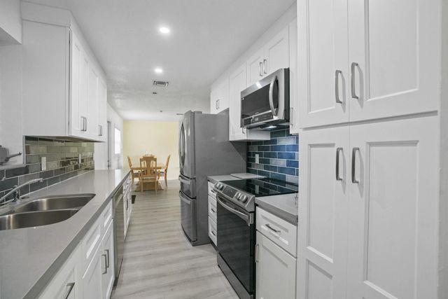 4 of 32 - 2270 Sw 30th Terrace, Fort Lauderdale, FL