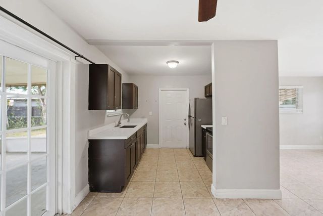4 of 24 - 3100 Sw 33rd Avenue, West Park, FL