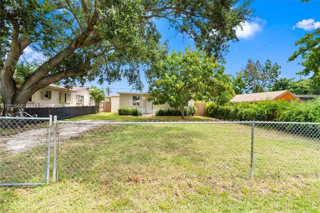 2 of 22 - 6109 Sw 40th Court, Miramar, FL