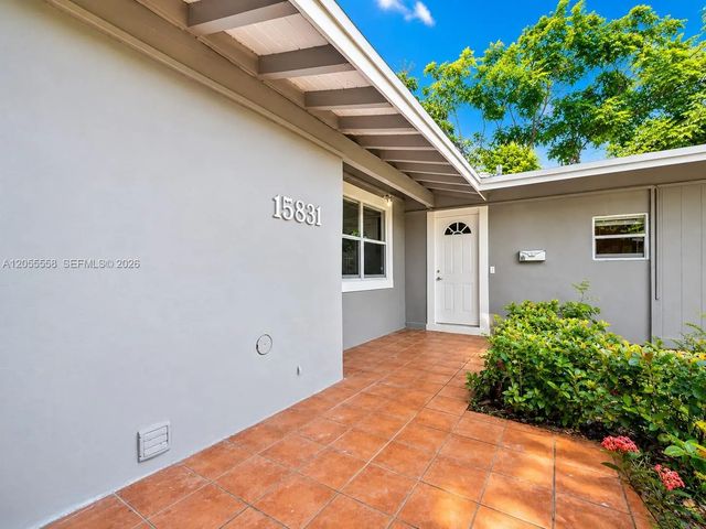 15831 Palmetto Club Drive, Miami