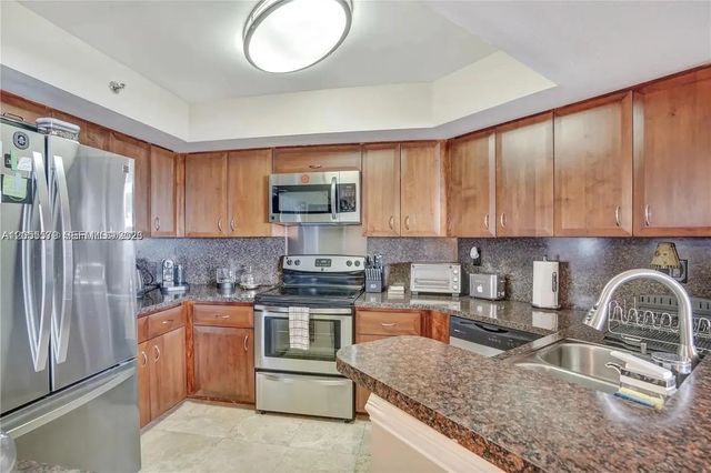 3 of 14 - 6767 Collins #901, Miami Beach, FL