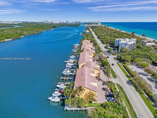4 of 28 - 4234 N Ocean Drive, Hollywood, FL
